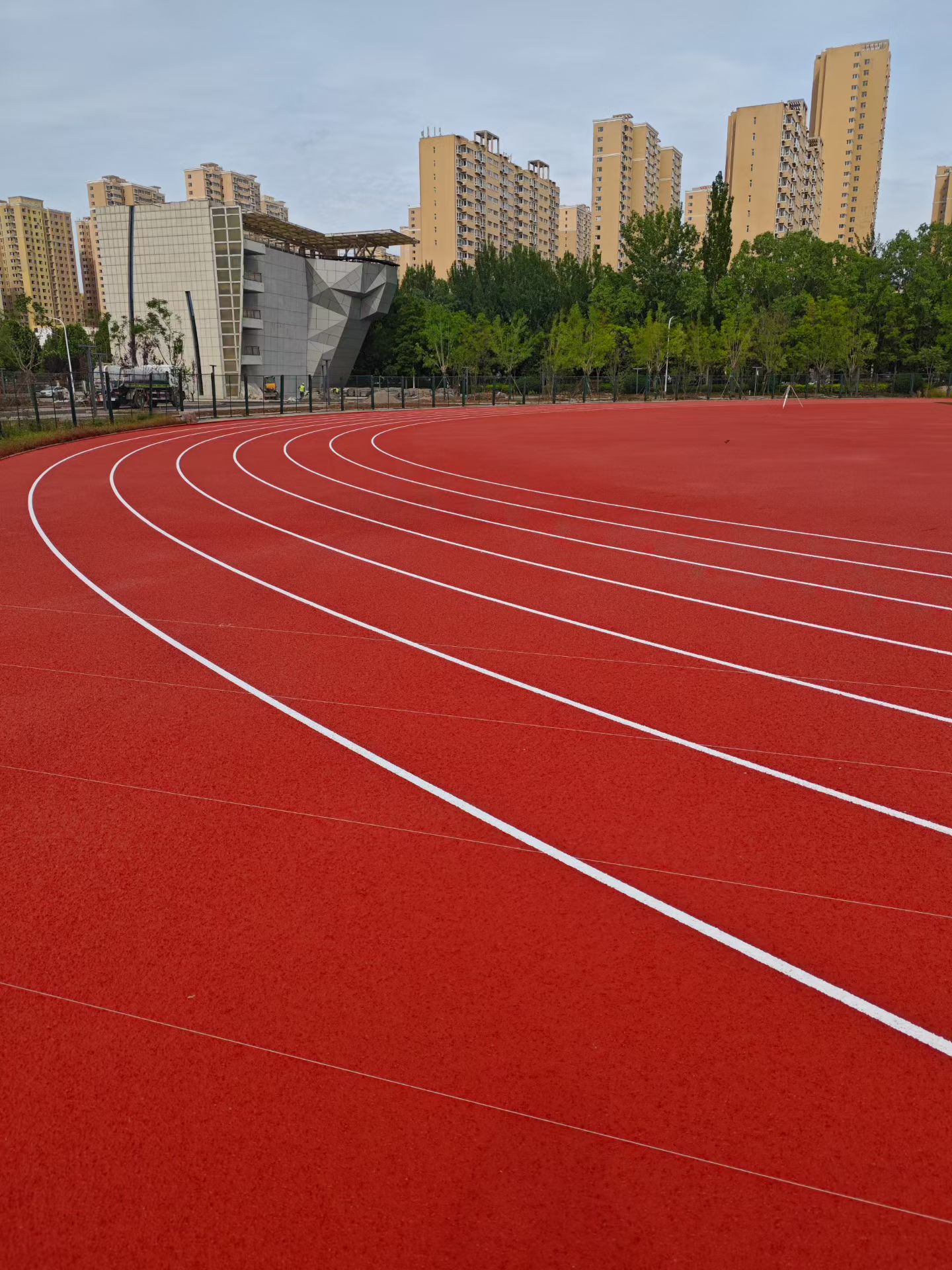 贵港市足球场人造草坪预制型跑道 - 方案